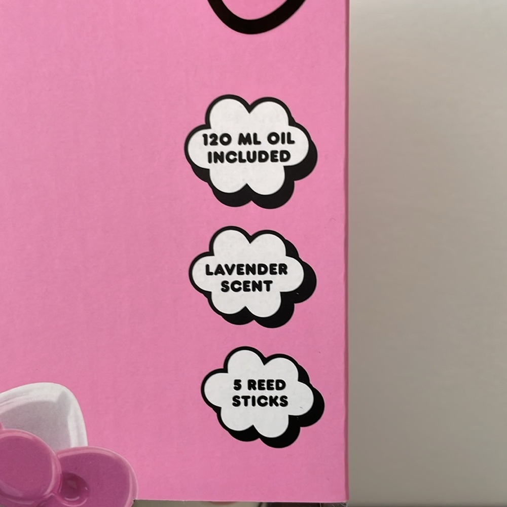 Sanrio Hello Kitty Ceramic Reed Diffuser - Picture 3 of 5